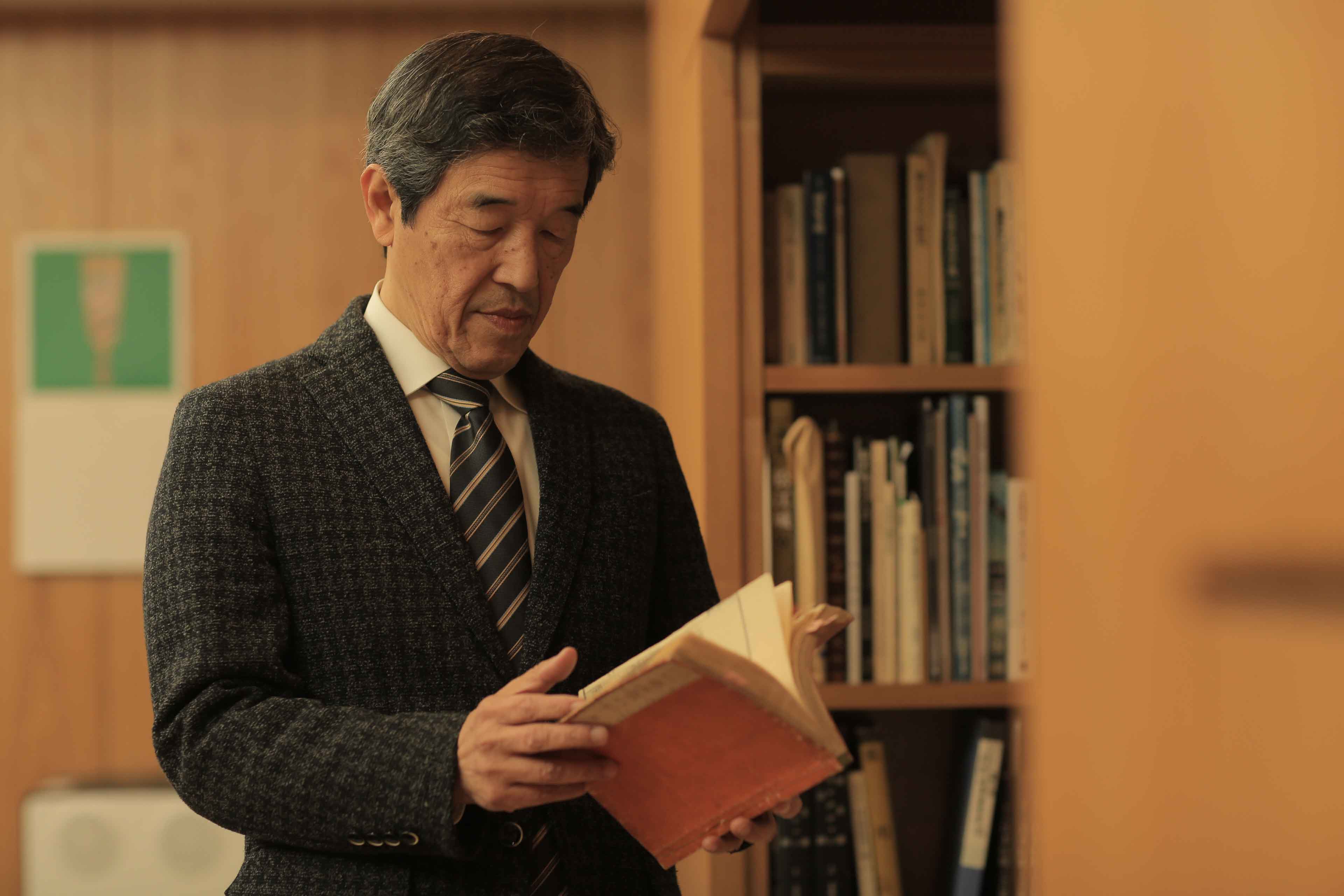 館蔵品を「線」としていかにつなぐか、課題を語る藤間寛館長