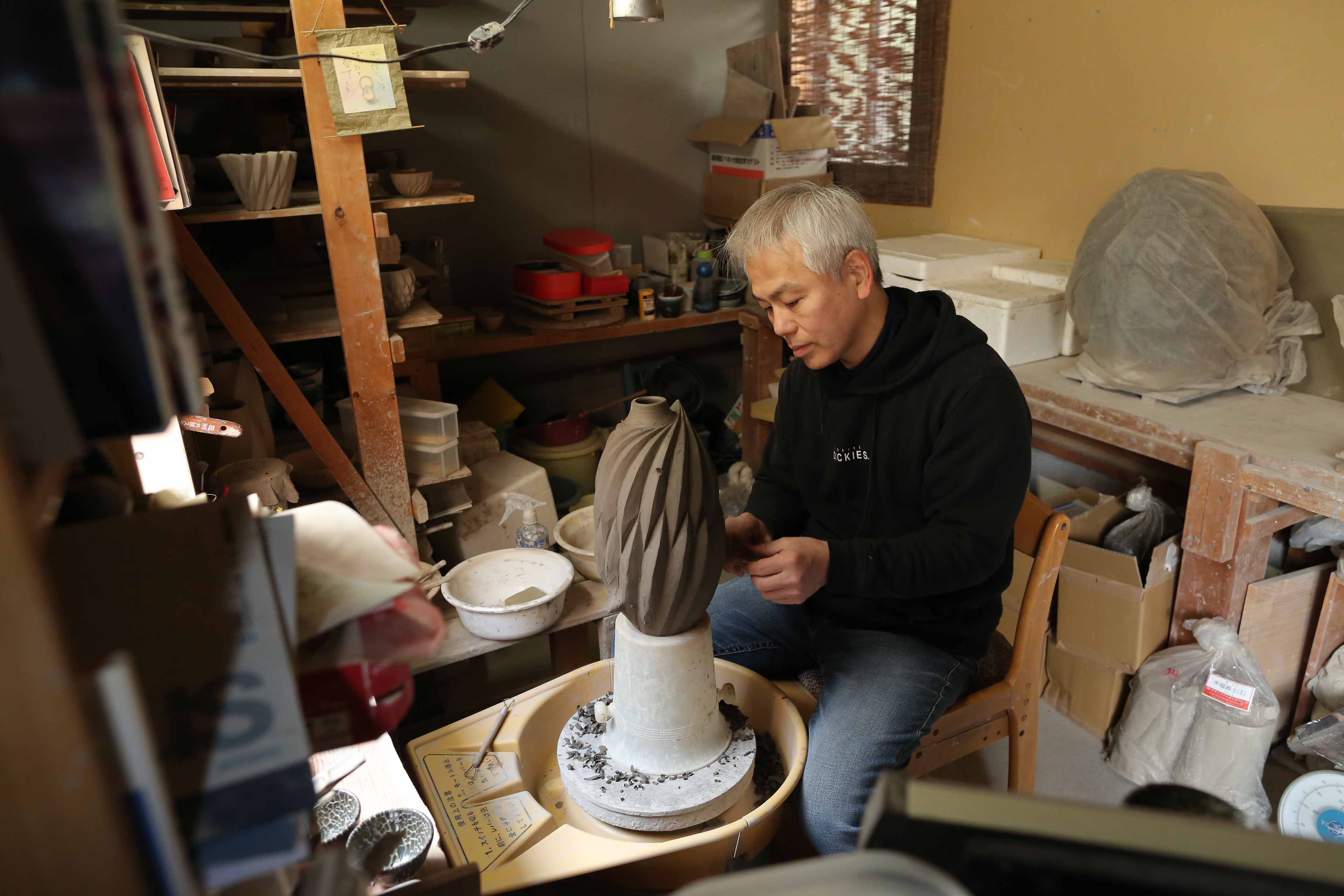 縹繧と和文様 陶芸家・内田和秀さんの削りの世界 KKH-BRIDGE.com