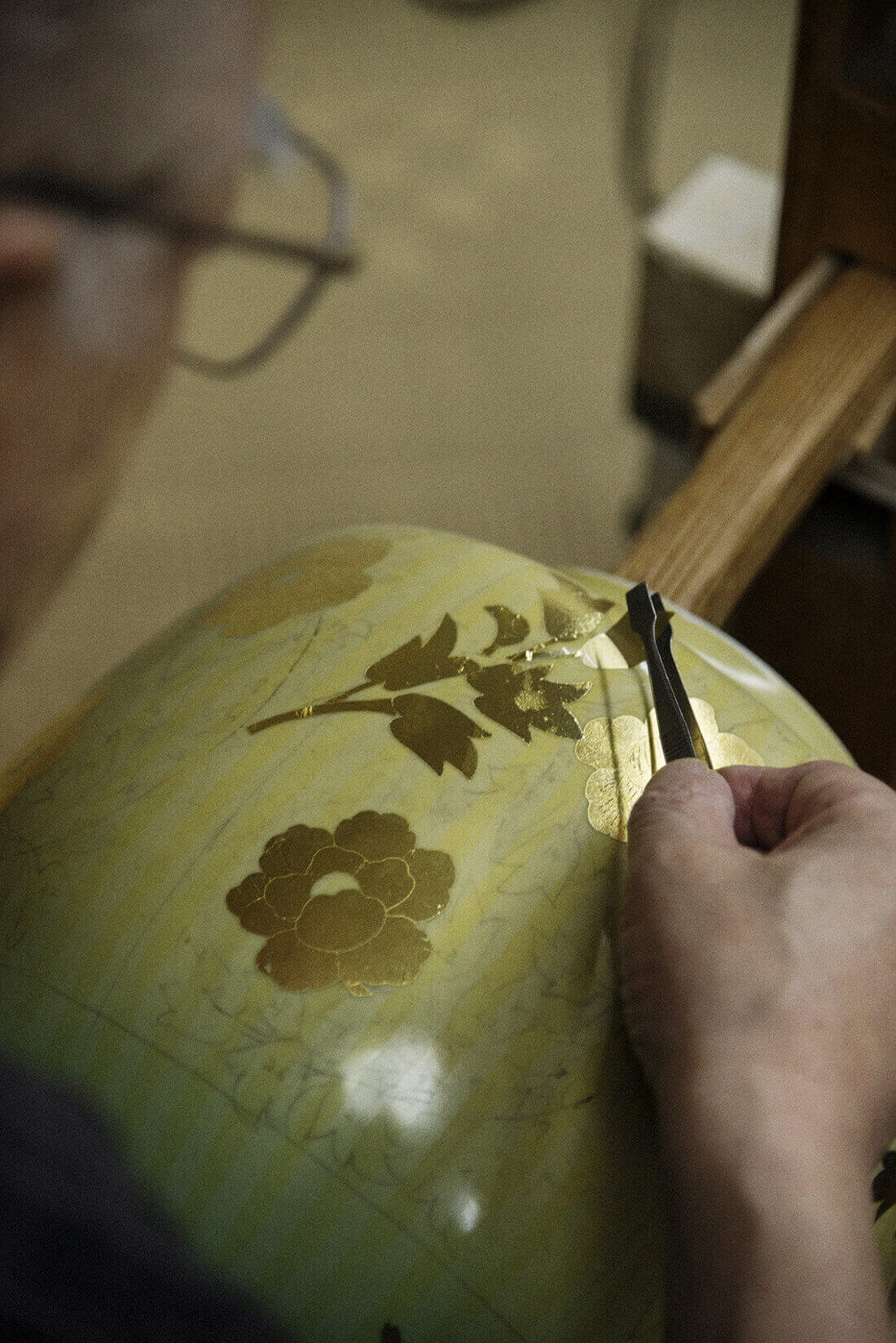 釉裏金彩の第一人者・「人間国宝」吉田美統：KKH-BRIDGE.com KKH