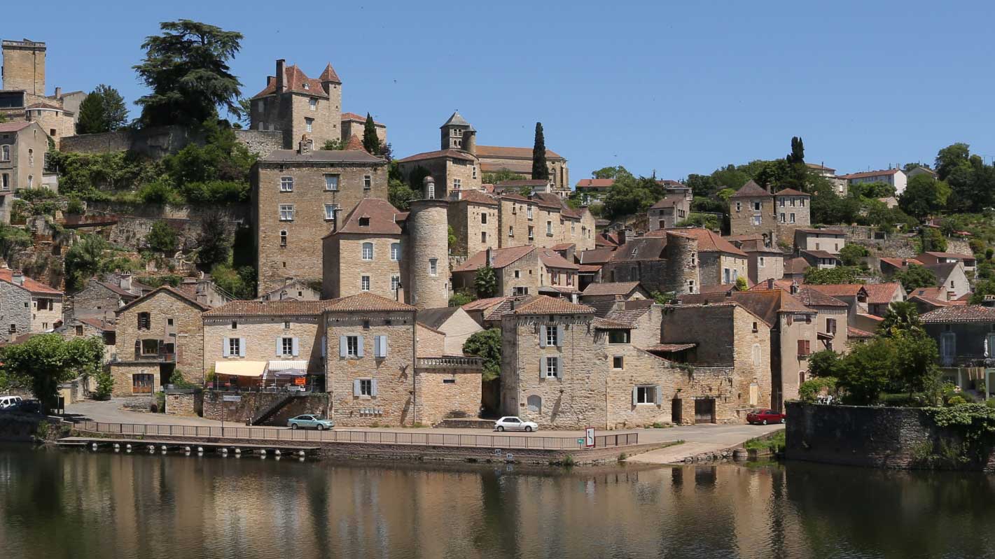 以紅酒聞名中世紀的Puy-l’Evêque小鎮。