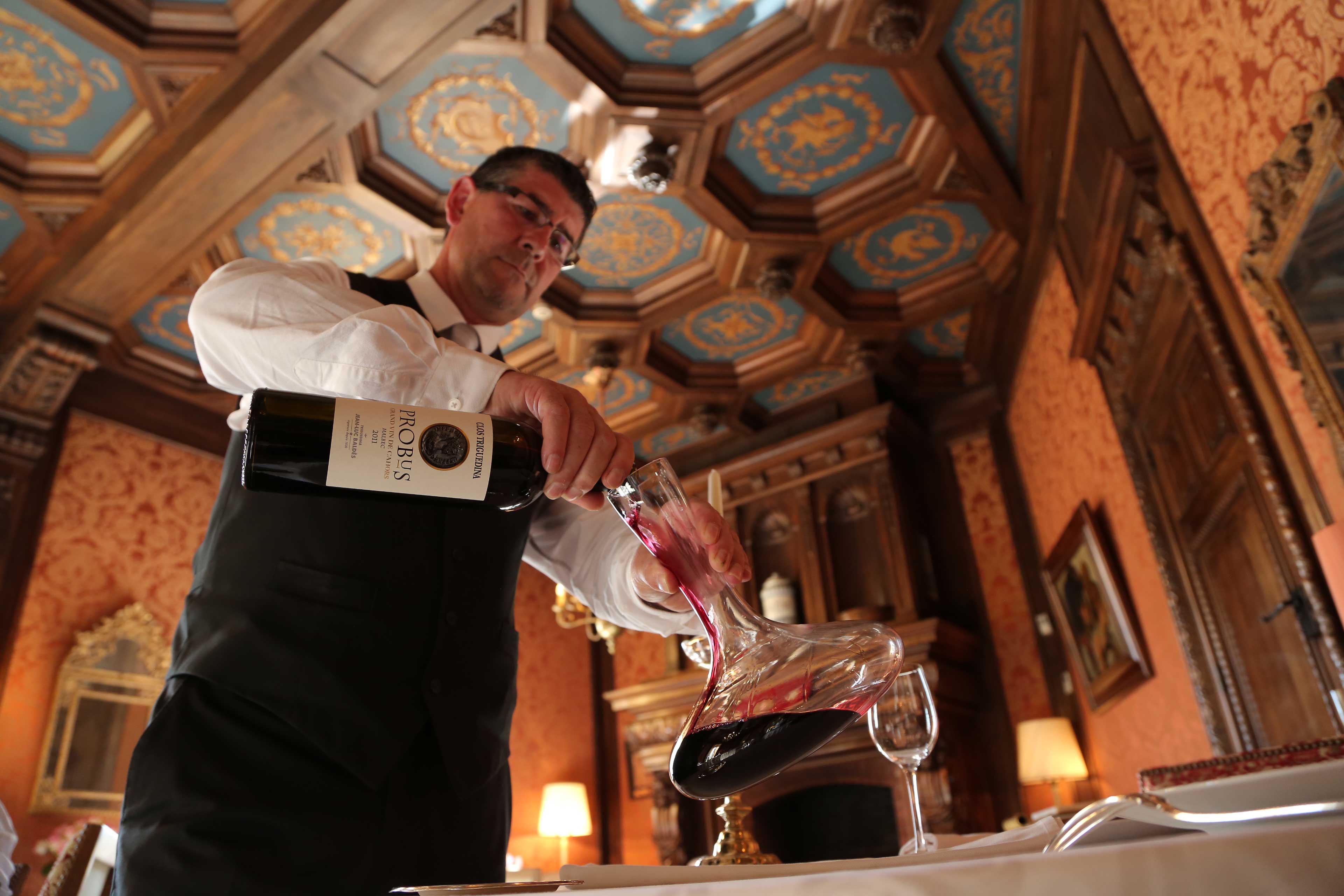 法國米其林星級古堡餐廳 Château de La Treyne ━━ 侍酒師Erick LACHAUD。
