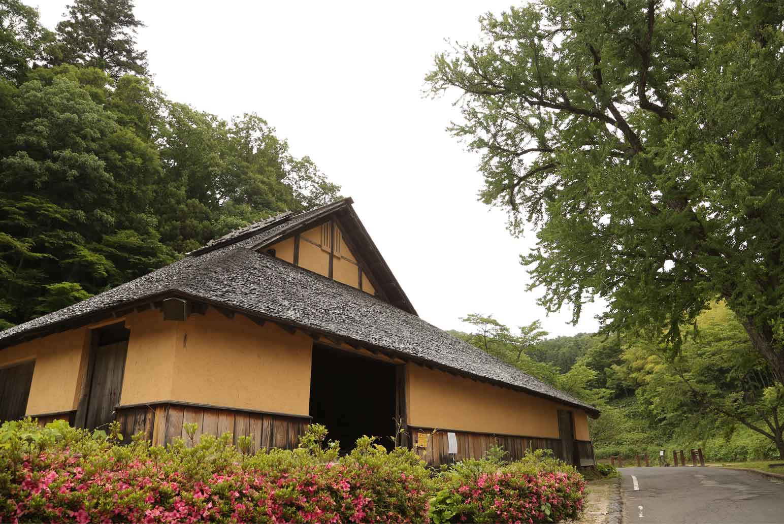 全國唯一僅存的吹踏鞴冶煉遺跡──「菅谷高殿 」。