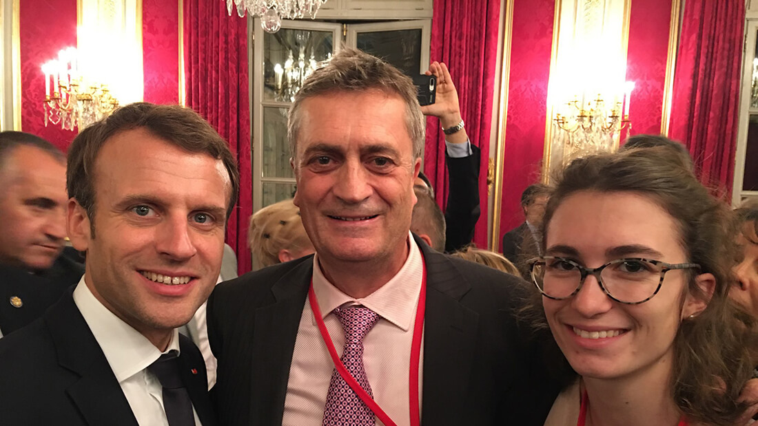(左から)「フランスのエマニュエル・マクロン大統領、ジャン-リュック・バルデ氏」。 (左から)「フランスのエマニュエル・マクロン大統領、ジャン-リュック・バルデ氏」。